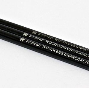 Woodless charcoal pencil medium